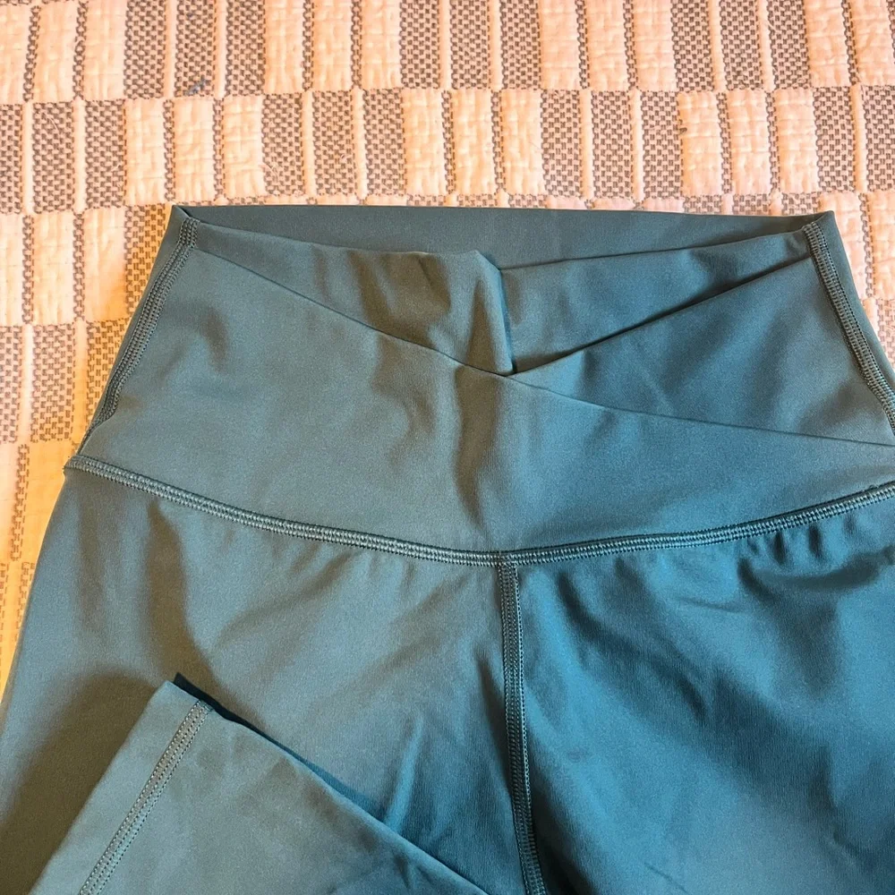 Ptula Leggings in Emerald - Picture 2 of 6